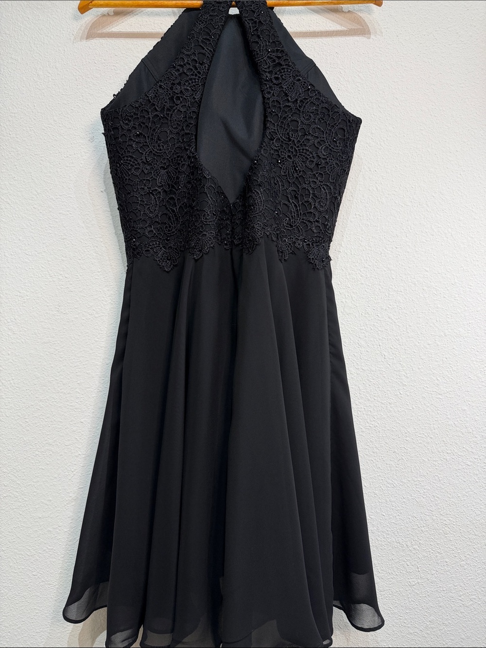 Black Lace Beaded Halter Party Dress Keyhole Back Chiffon Size 6 - Picture 5 of 12
